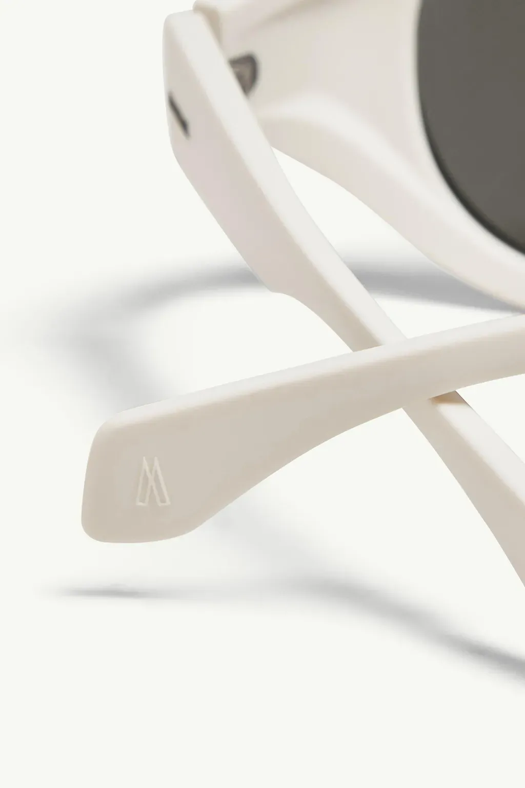 Futuro Round Sunglasses