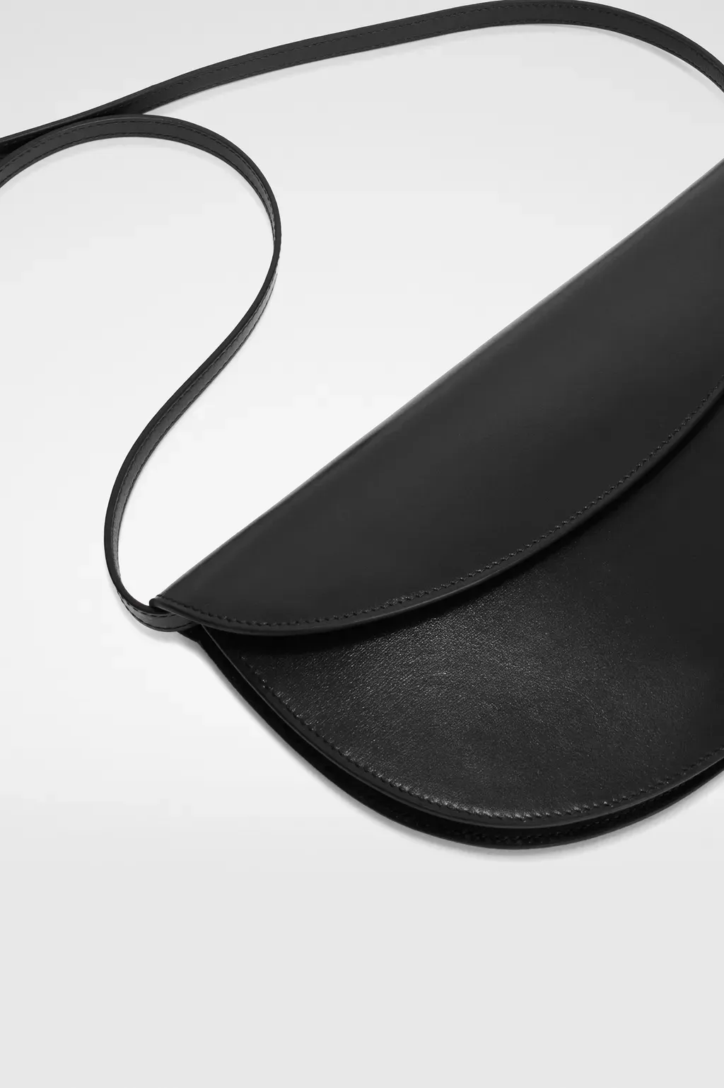 Curve Wallet With Strap