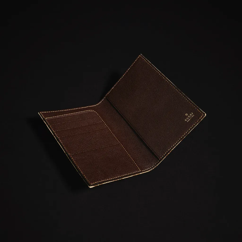 Gucci Essence Classic Passport Case