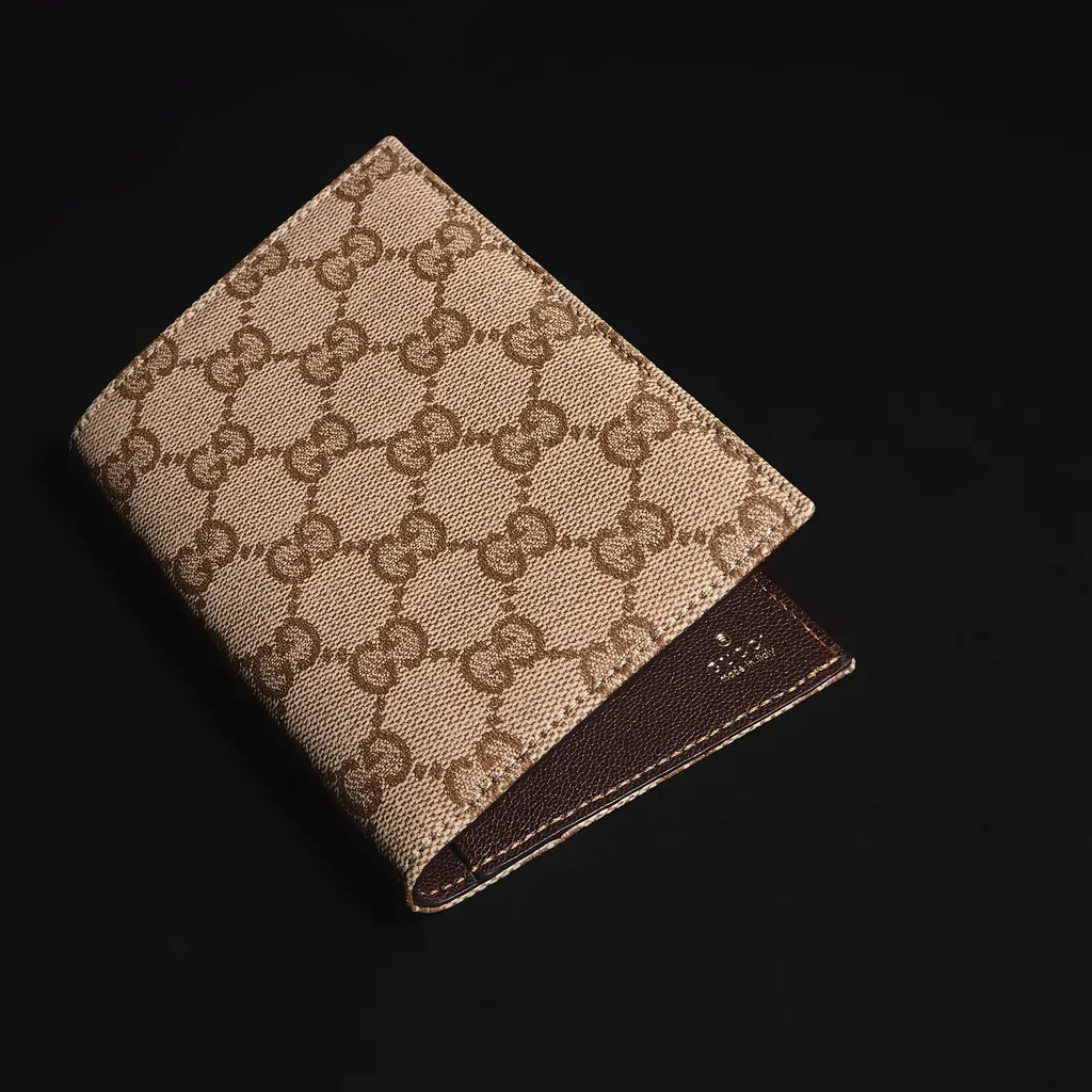 Gucci Essence Classic Passport Case
