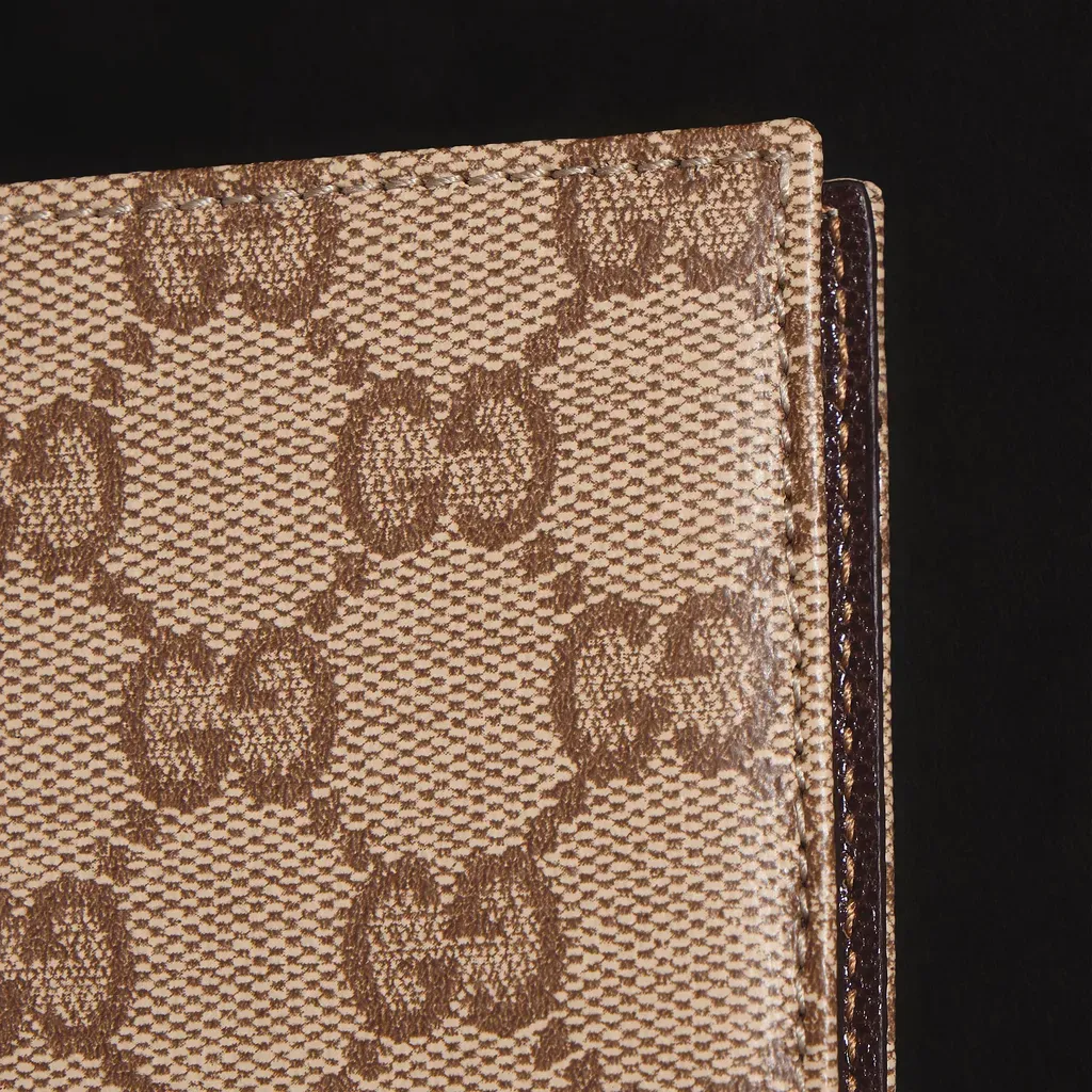 Gucci Essence Classic Passport Case