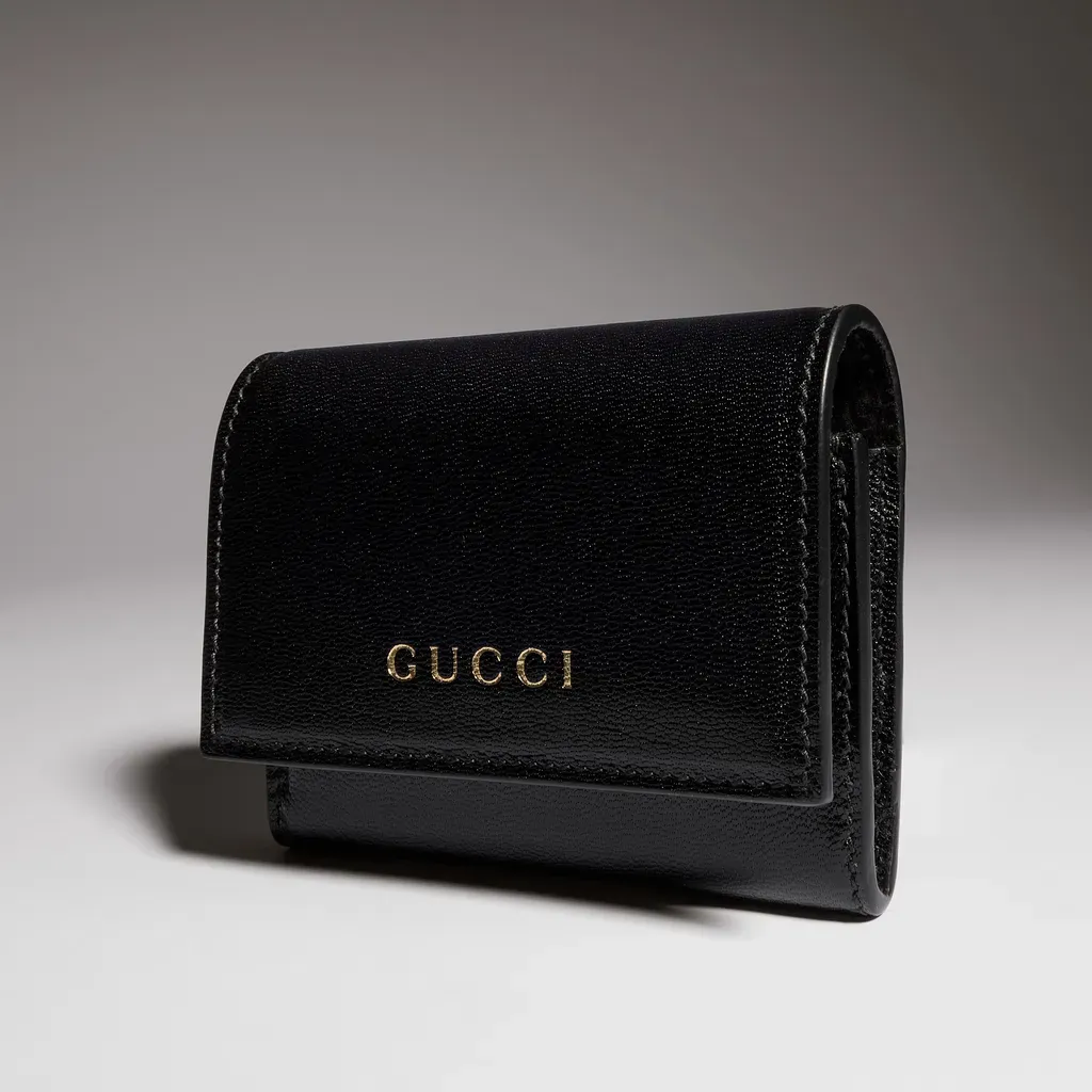 Bi-Fold Card Case With Gucci Lettering