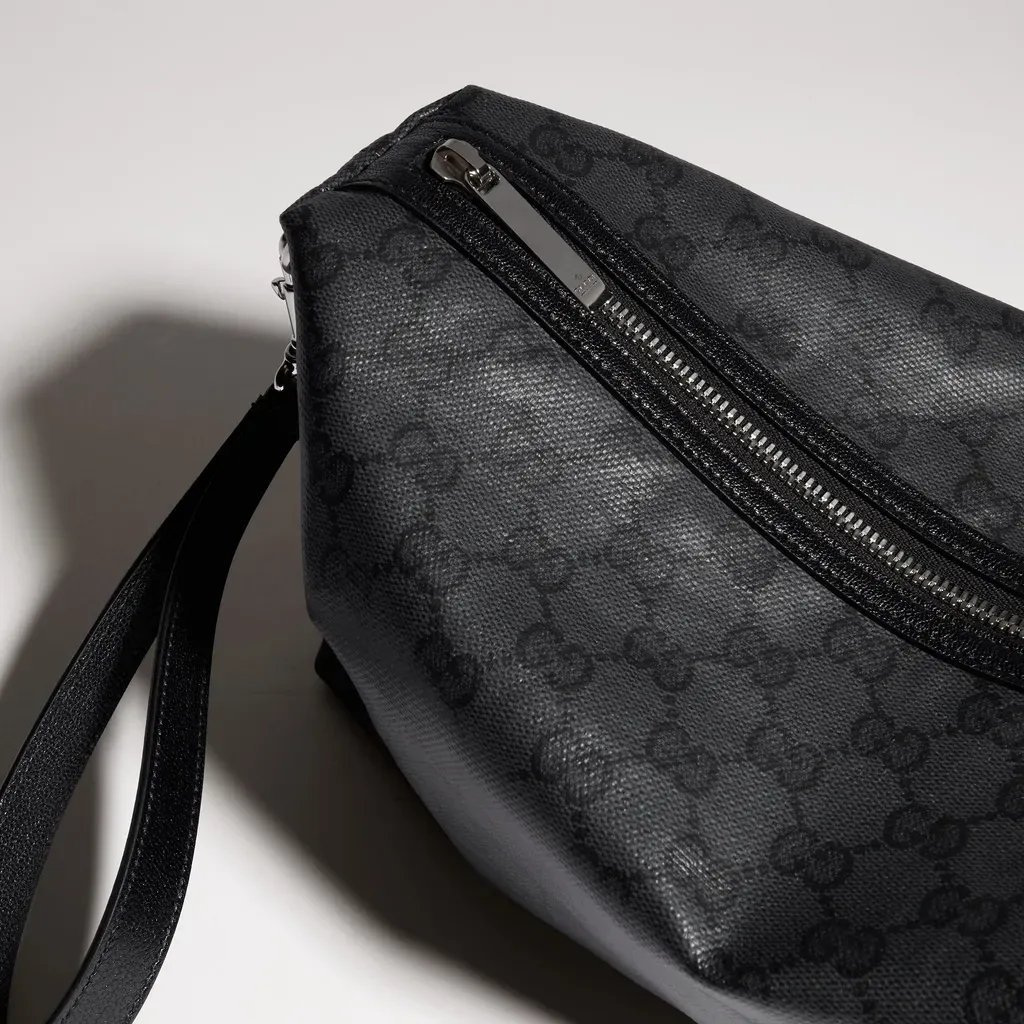 Gucci Essence Classic Medium Crossbody Bag