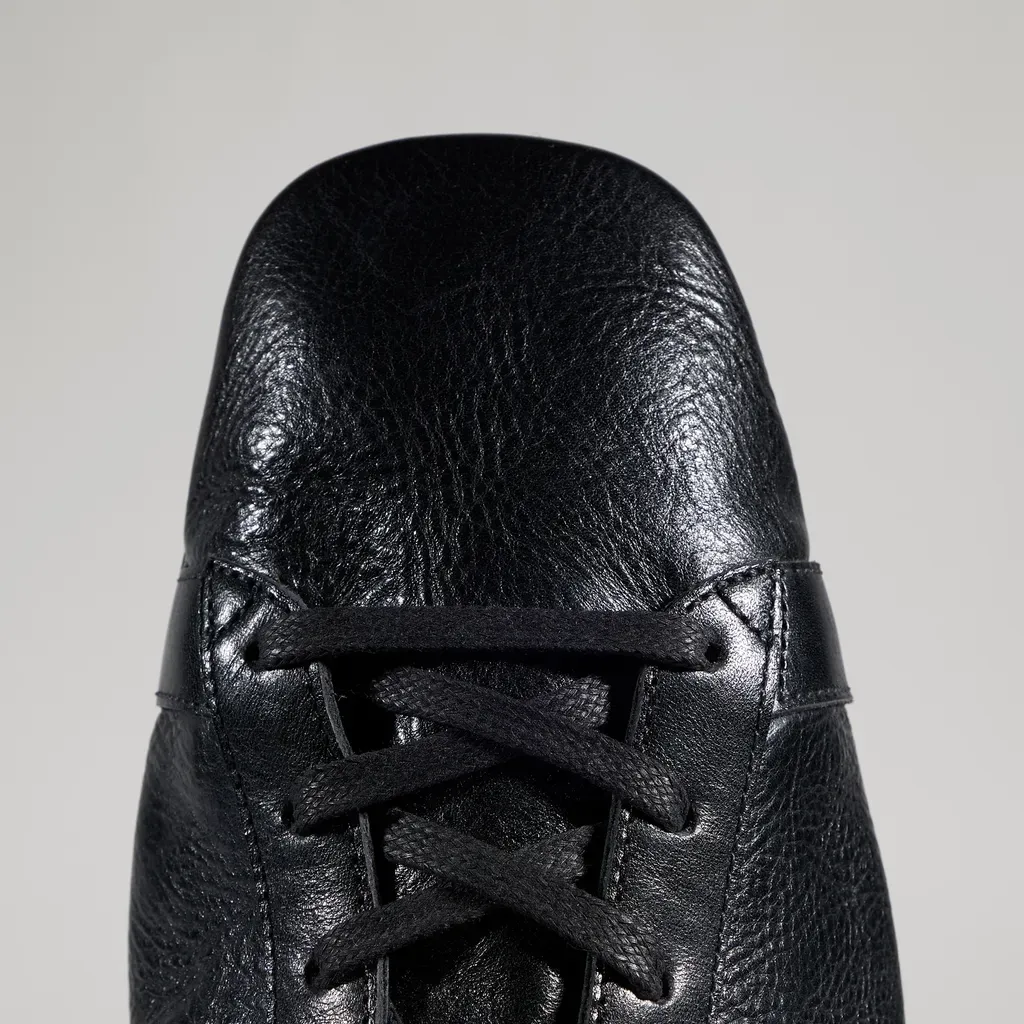 Lace-Up Driver
