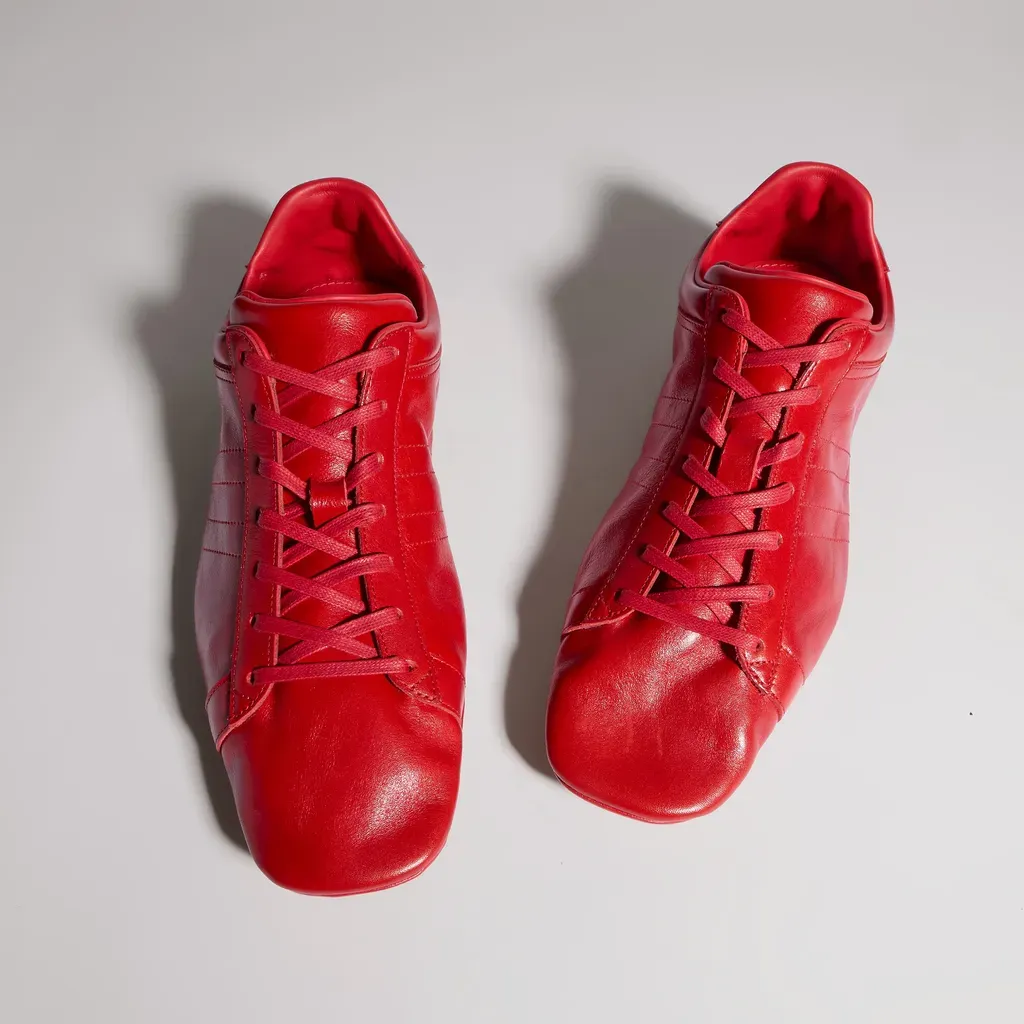 Lace-Up Driver