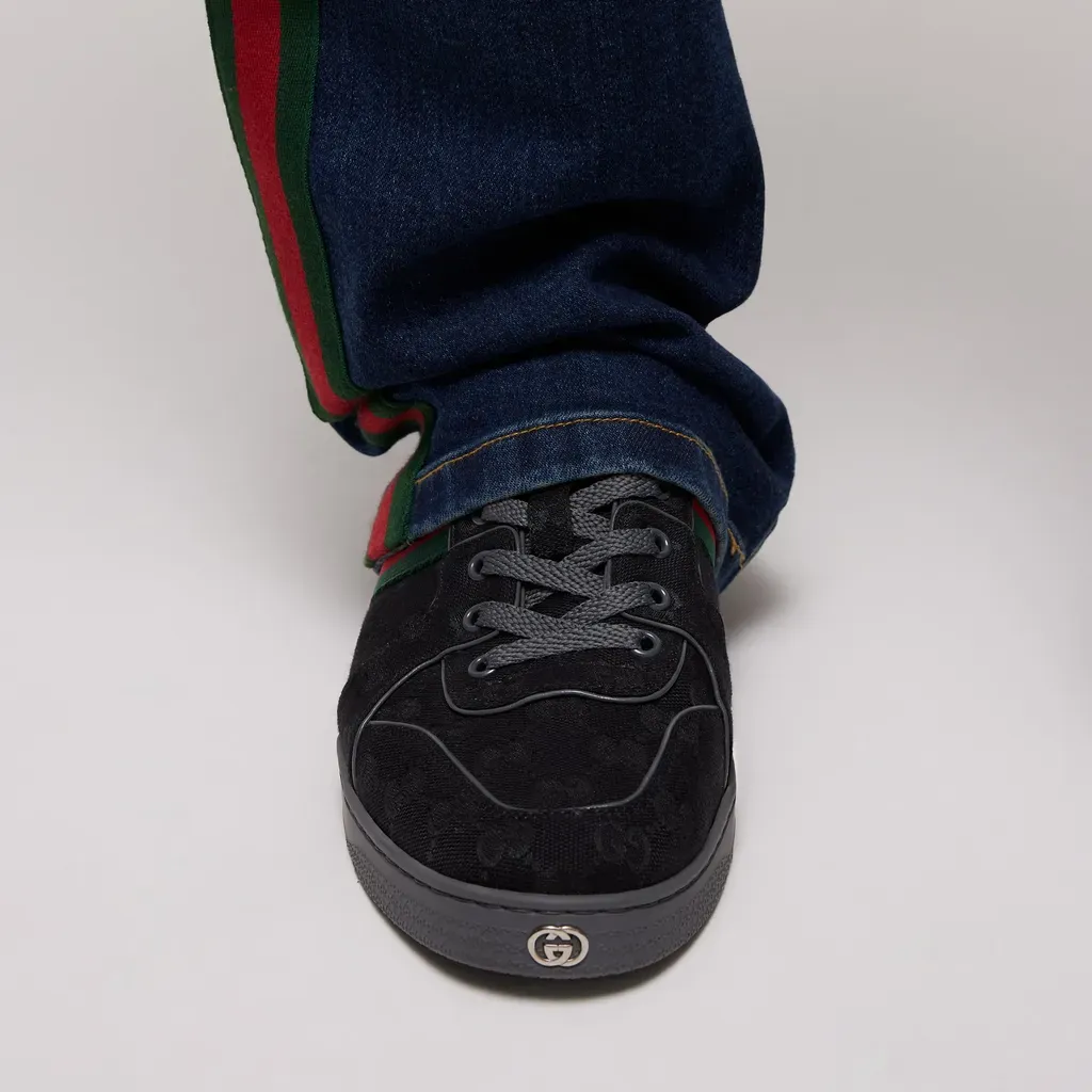 Stretch Low-Top Sneaker