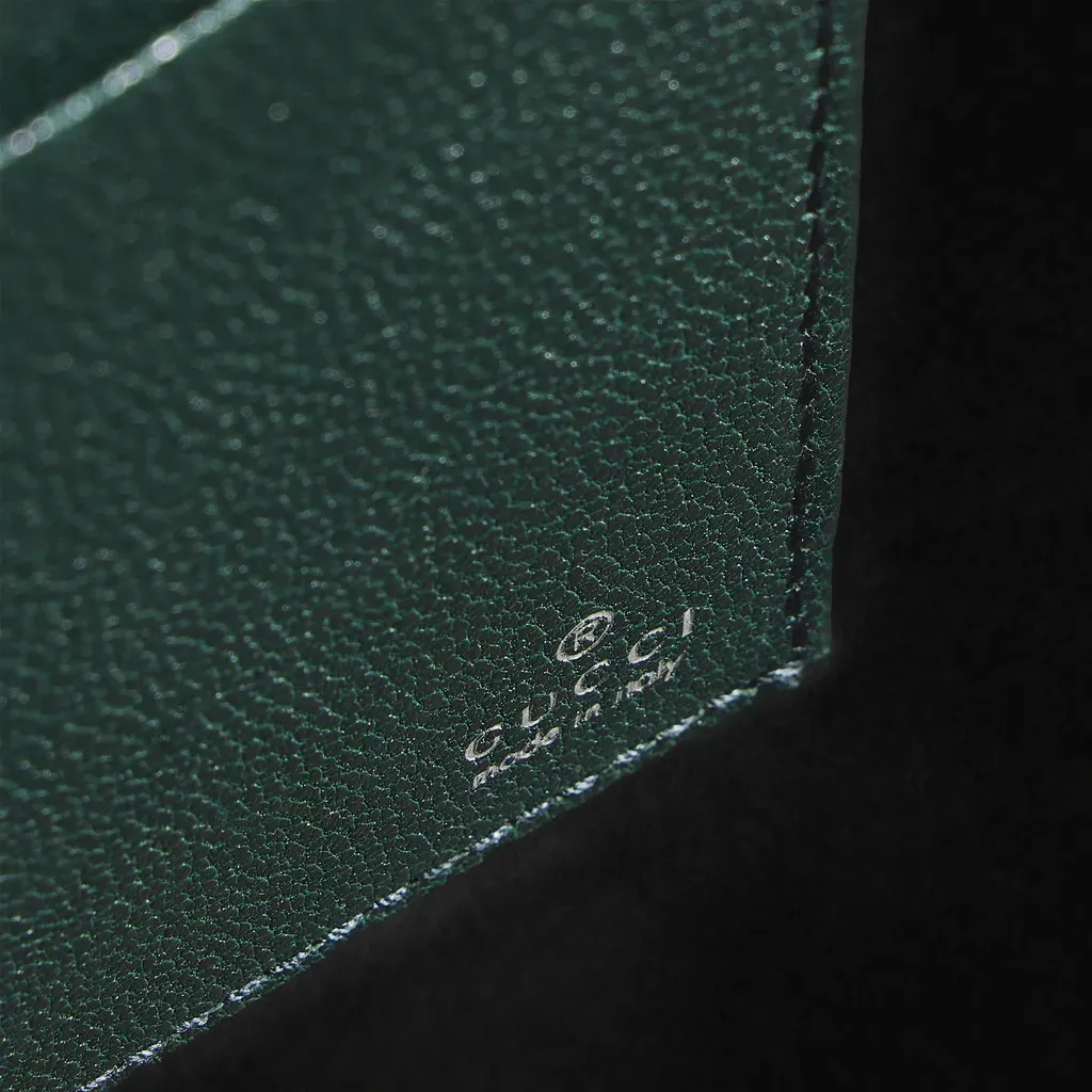 Gucci Essence Classic Card Case