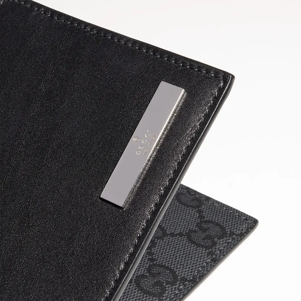 Bi-Fold Wallet With Metal Tag