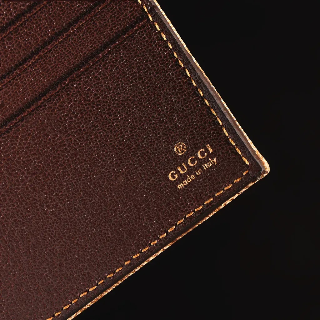 Gucci Essence Classic Bi-Fold Wallet