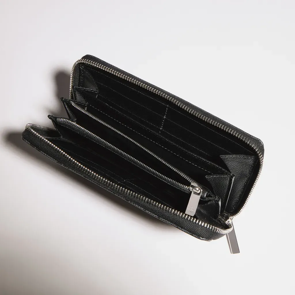 Gucci Essence Classic Zip-Around Wallet
