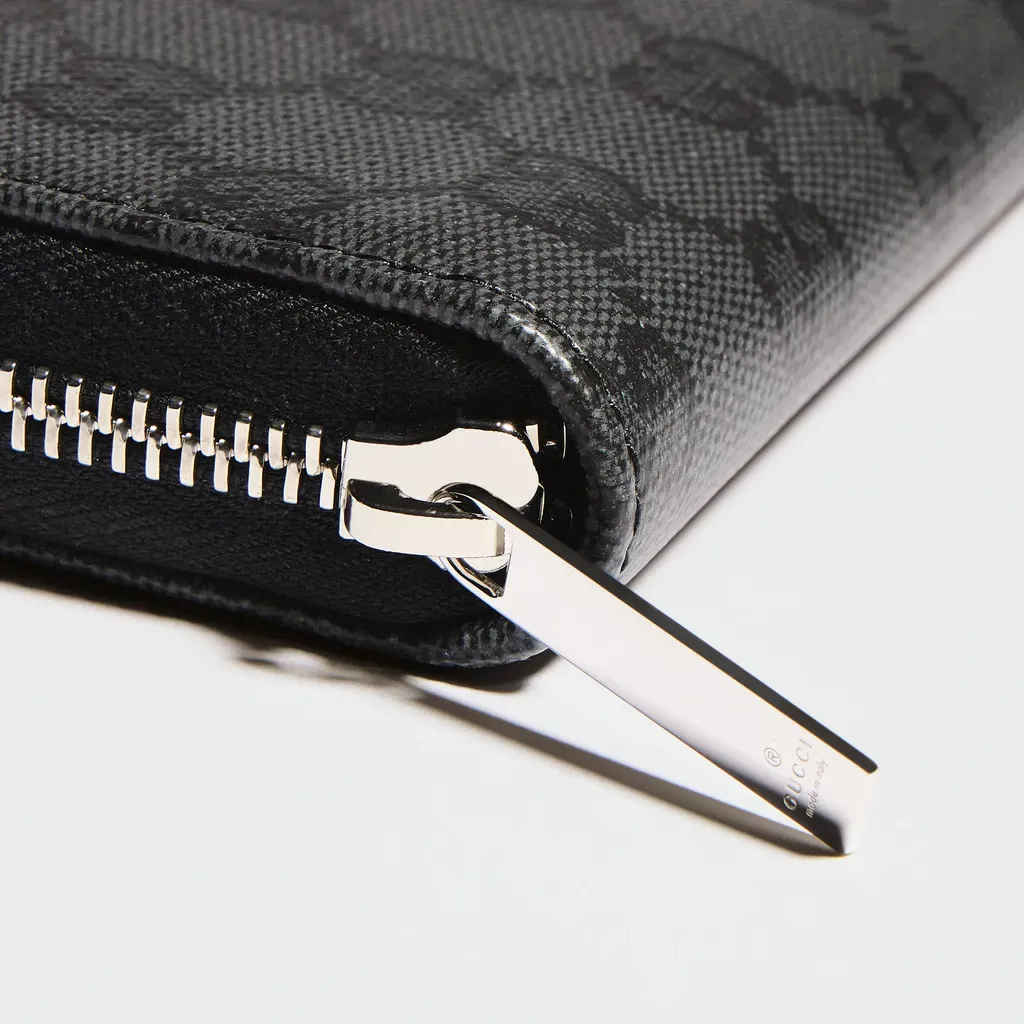 Gucci Essence Classic Zip-Around Wallet