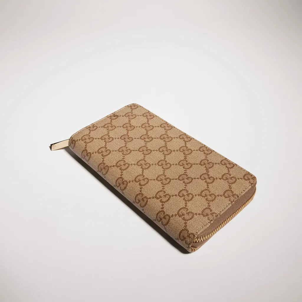 Gucci Essence Classic Zip-Around Wallet