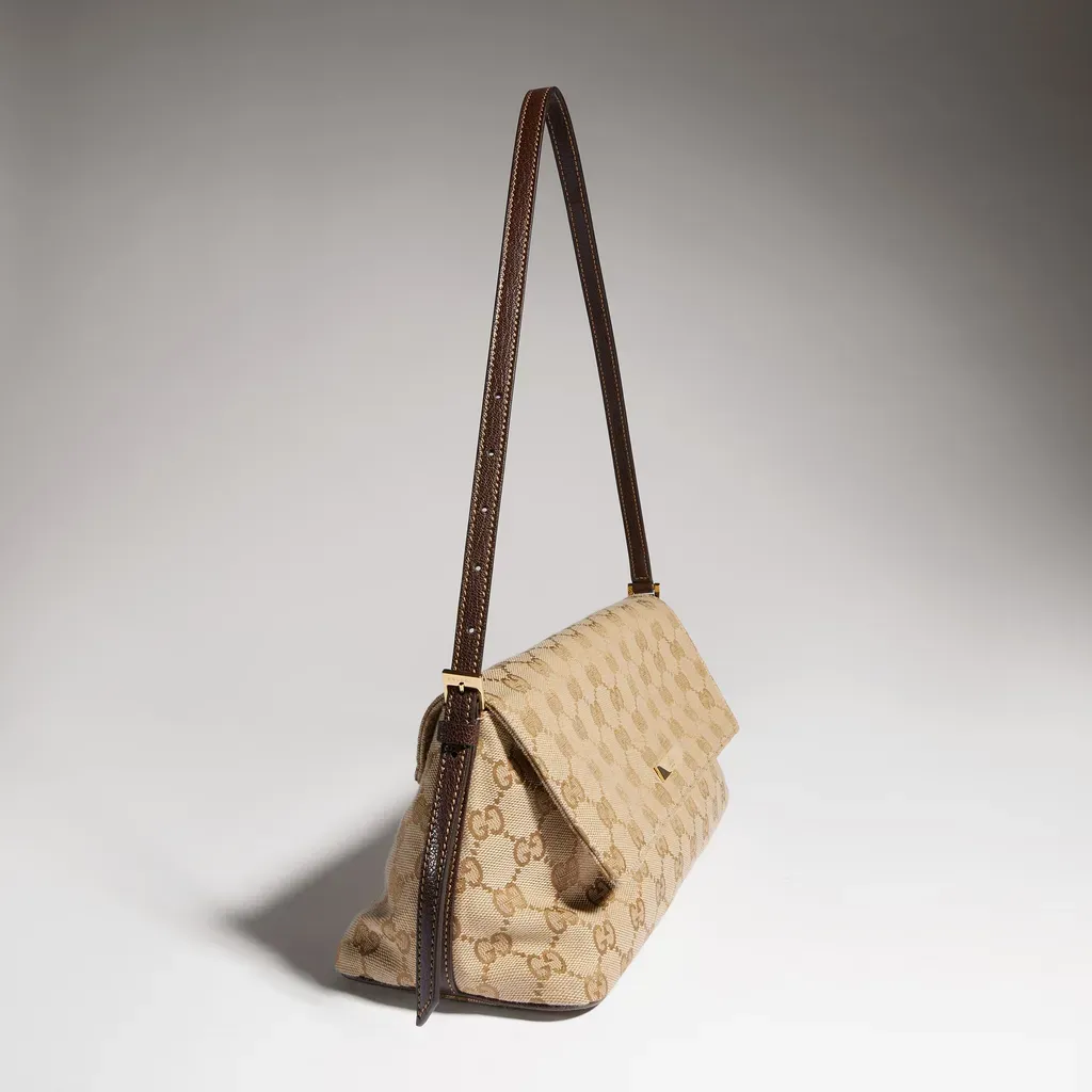 Madison Medium Shoulder Bag
