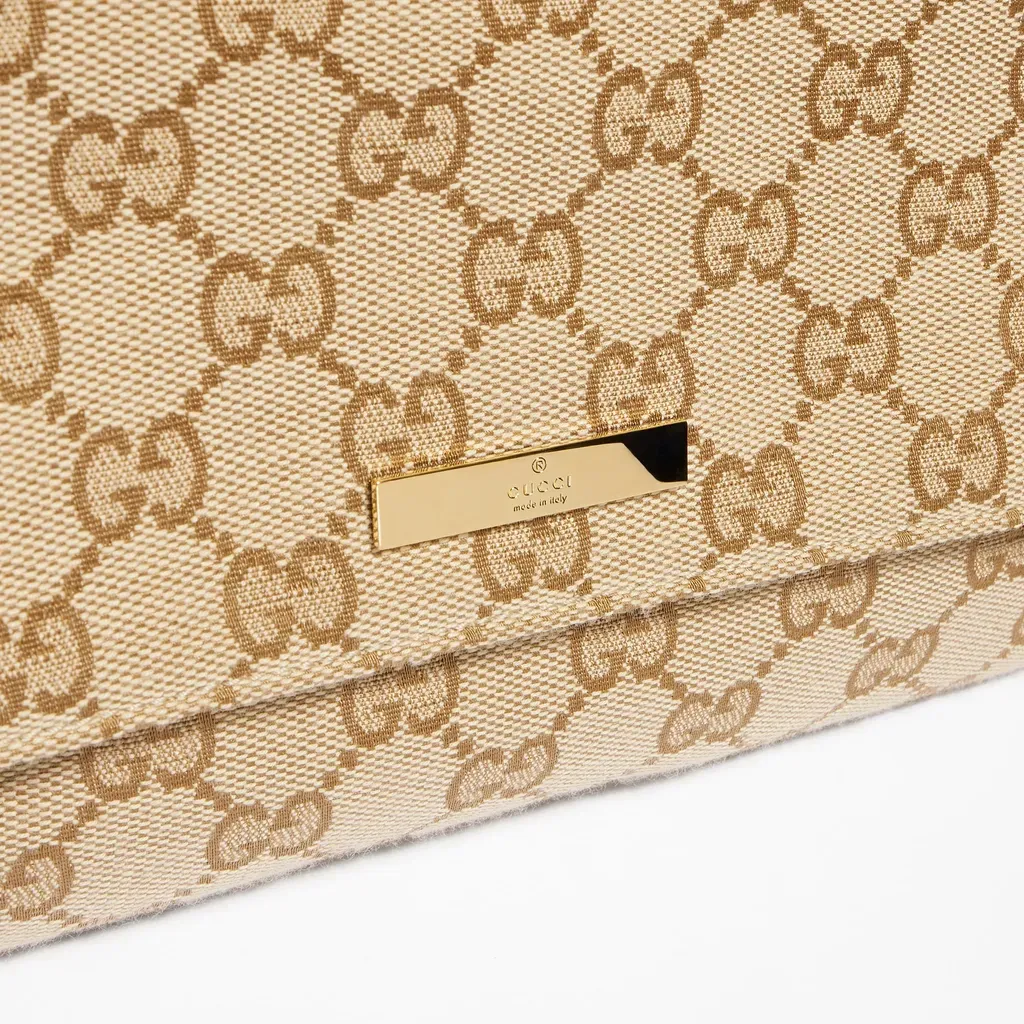 Madison Medium Shoulder Bag