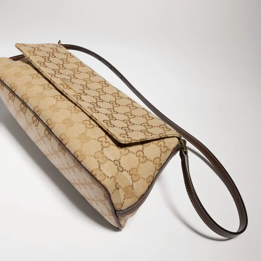 Madison Medium Shoulder Bag