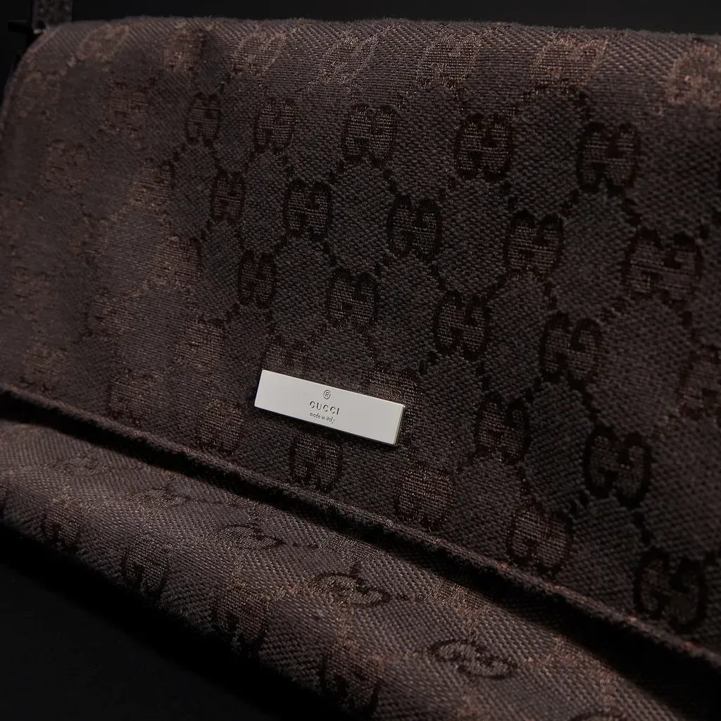 Madison Medium Shoulder Bag
