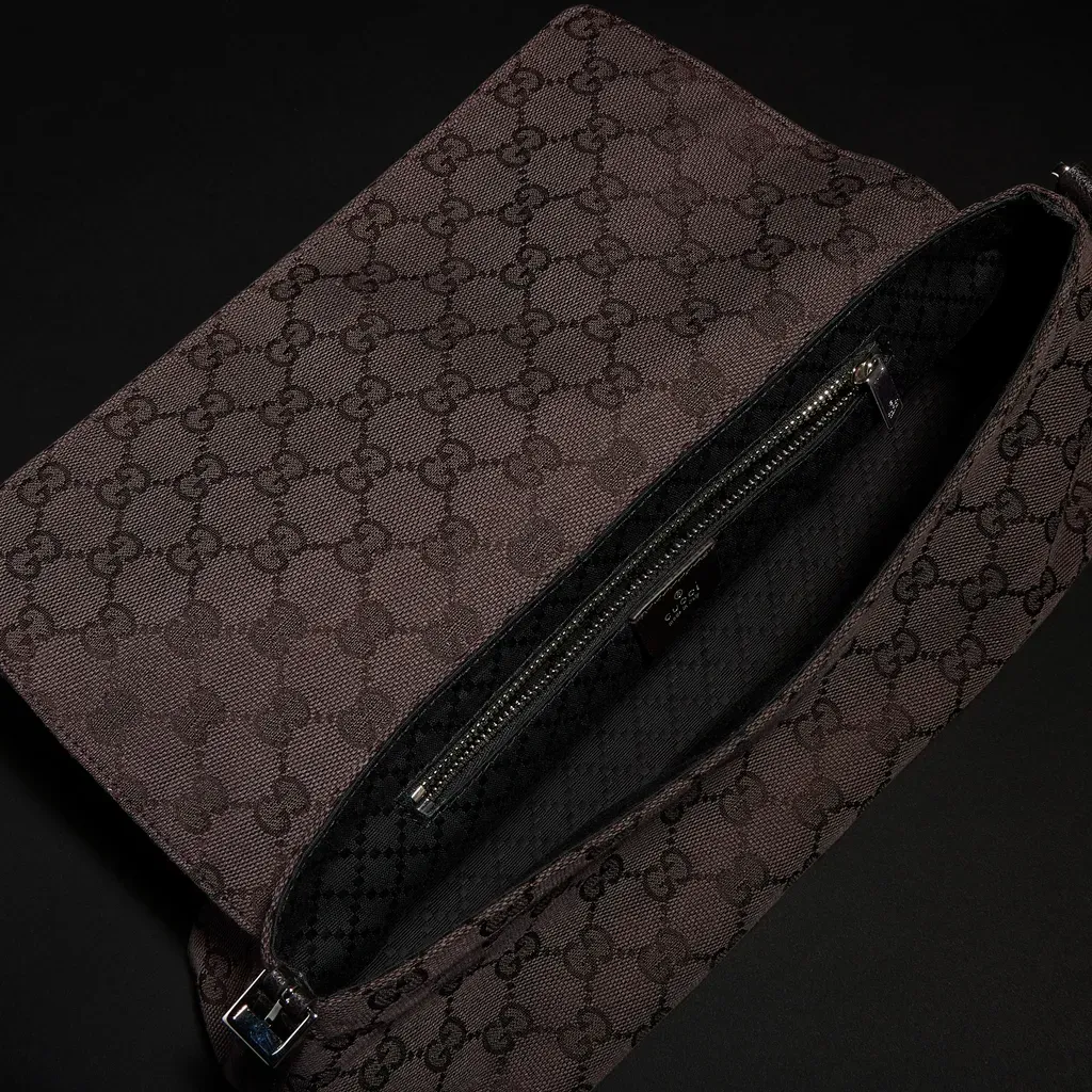 Madison Medium Shoulder Bag