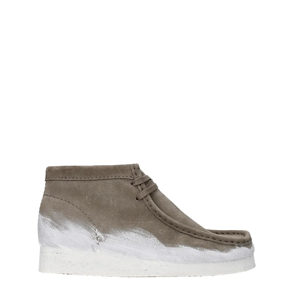 Clarks Wallabee Boots Suede Gray/White
