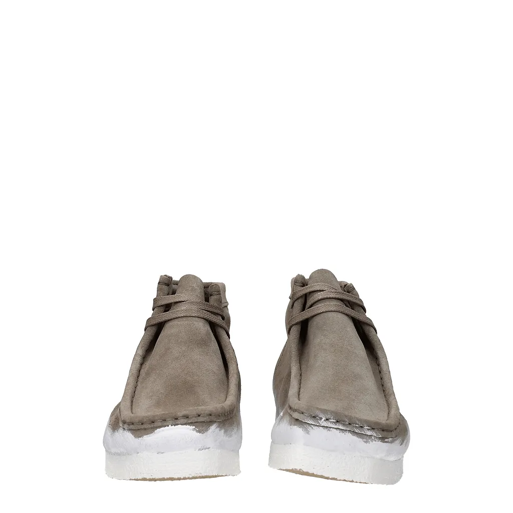 Clarks Wallabee Boots Suede Gray/White