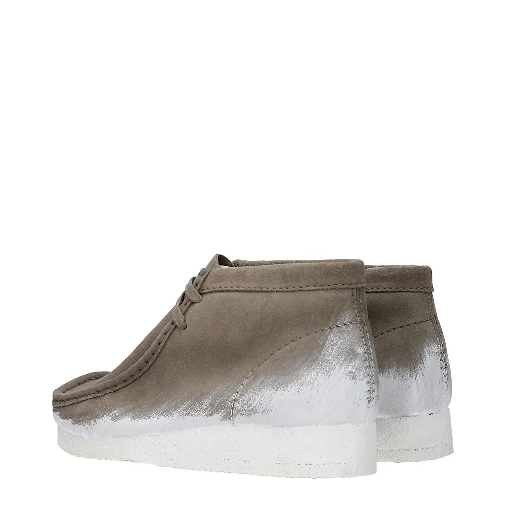Clarks Wallabee Boots Suede Gray/White