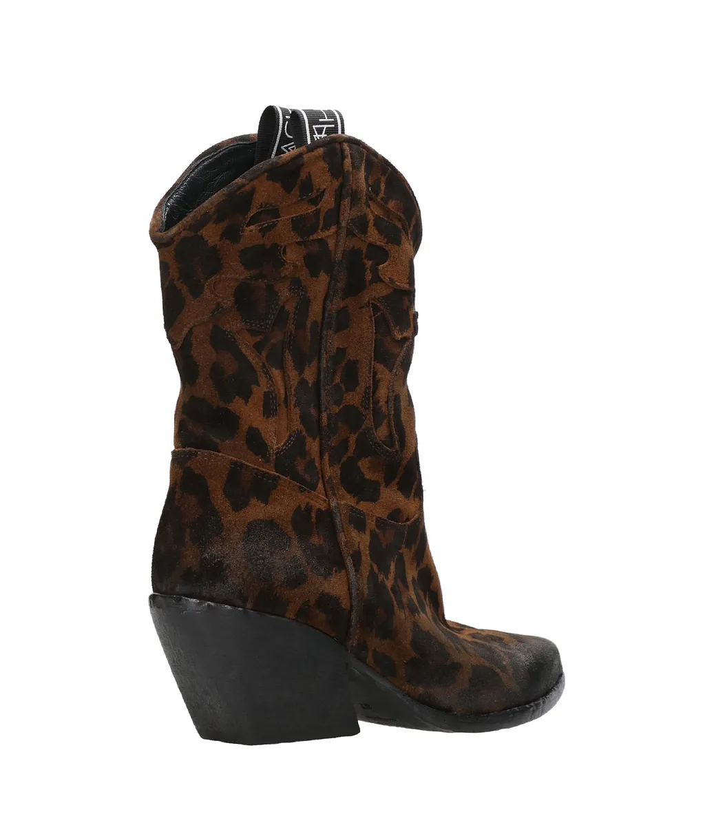 Elena Iachi Boots Spotted