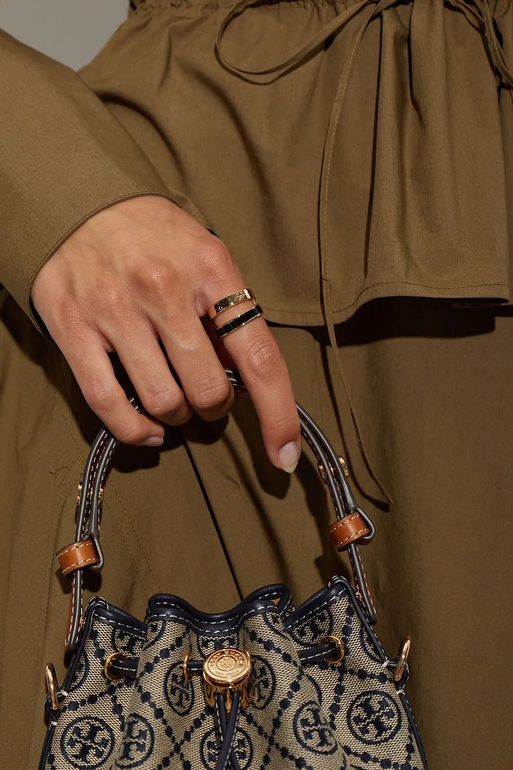 Tory Burch Logo Detail Band Ring