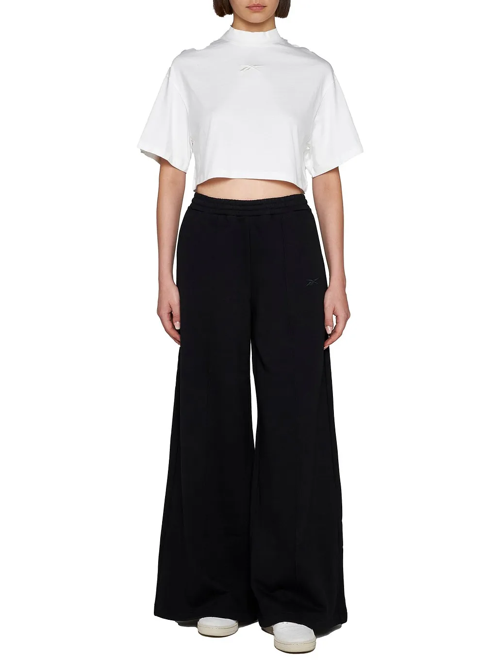 Reebok Logo Embroidered Cropped T-Shirt