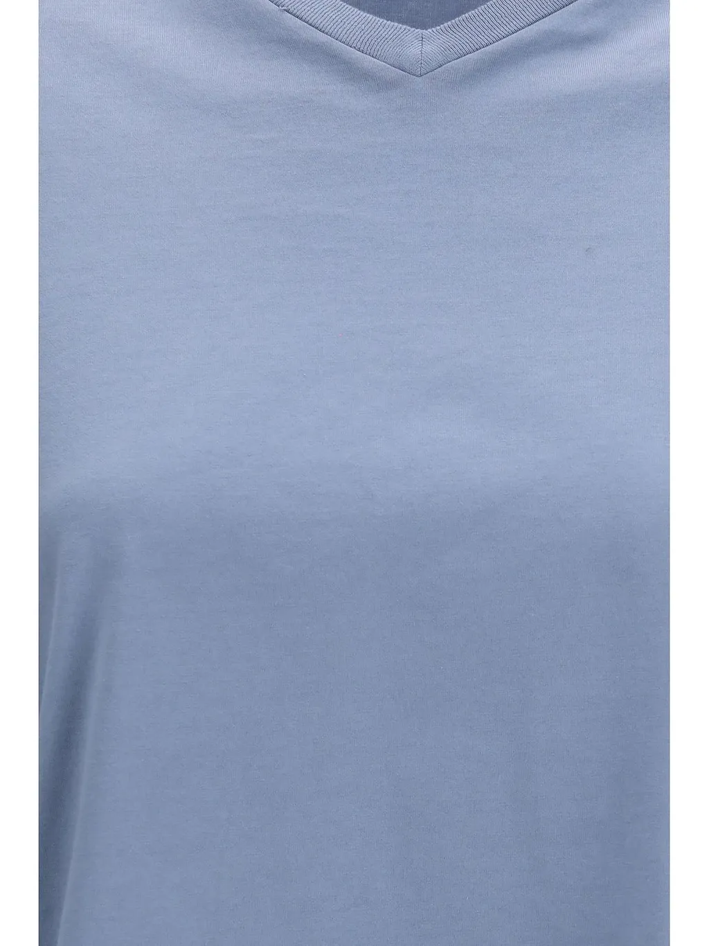 Rier Relaxed V-Neck T-Shirt