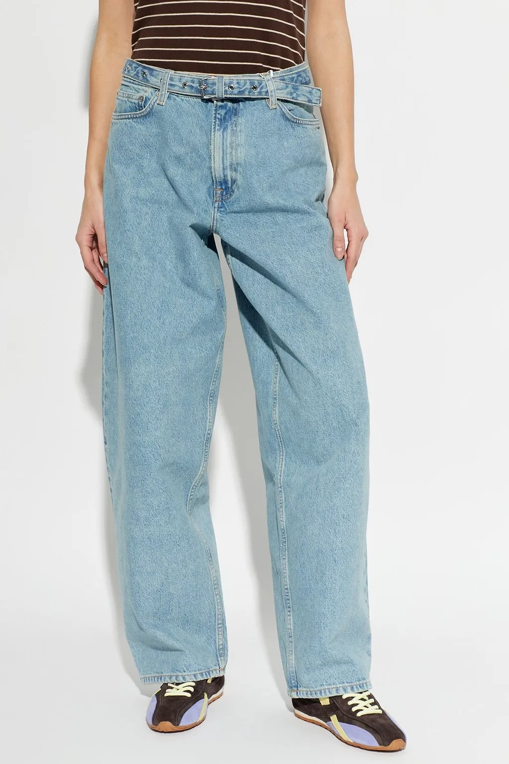 Saharper High-Waist Jeans