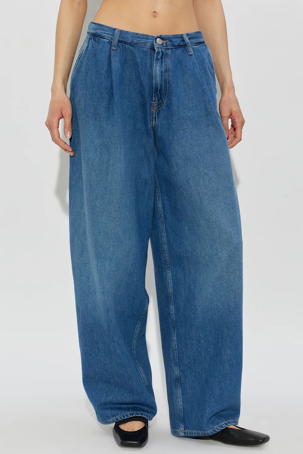 Saharper Pleated Wide-Leg Jeans