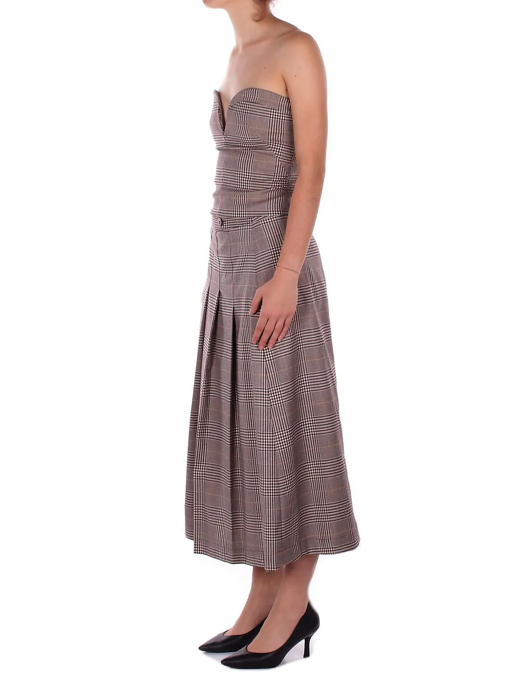 Solotre Sweatheart Neck Sleeveless Top