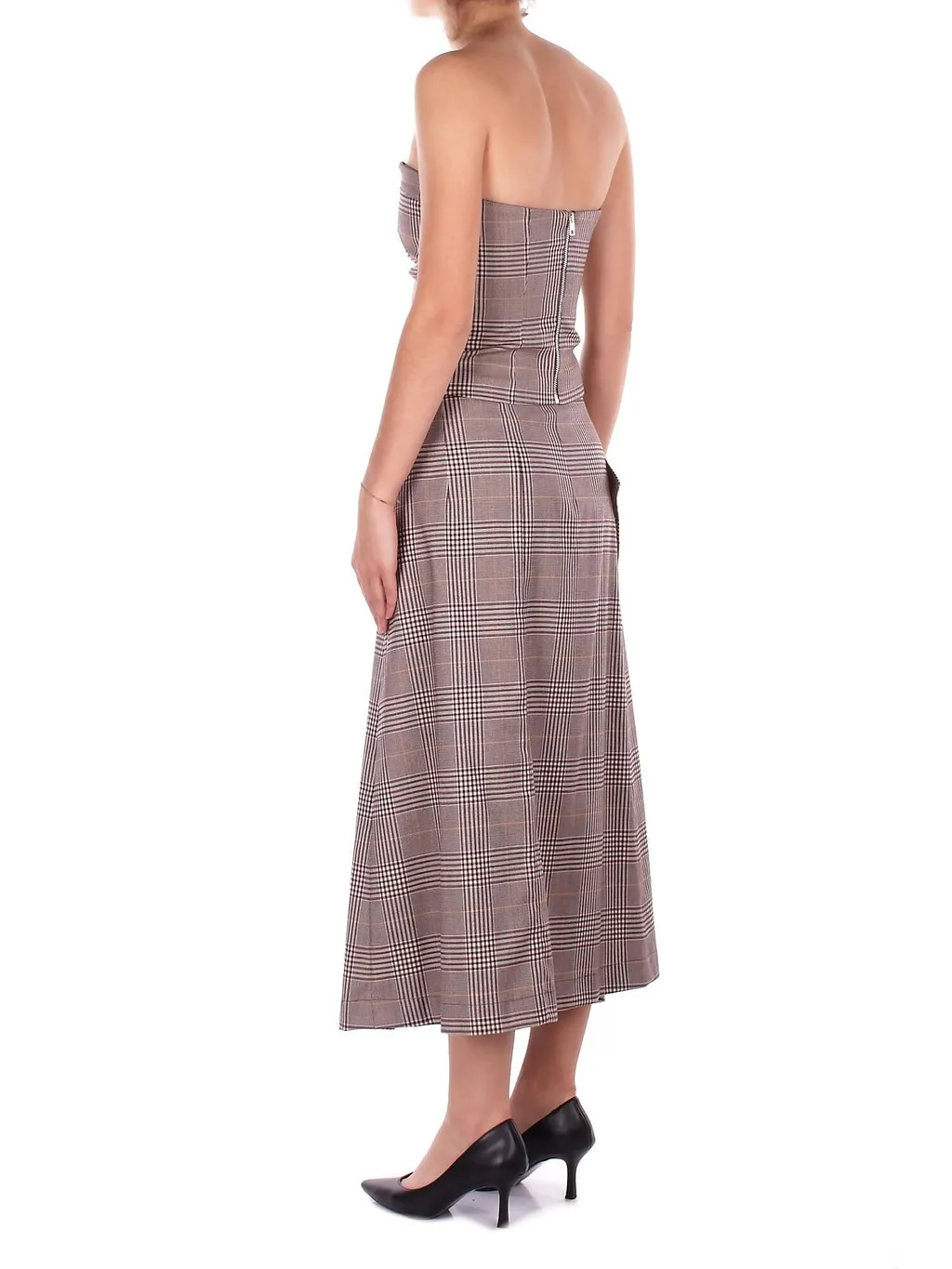 Solotre Sweatheart Neck Sleeveless Top