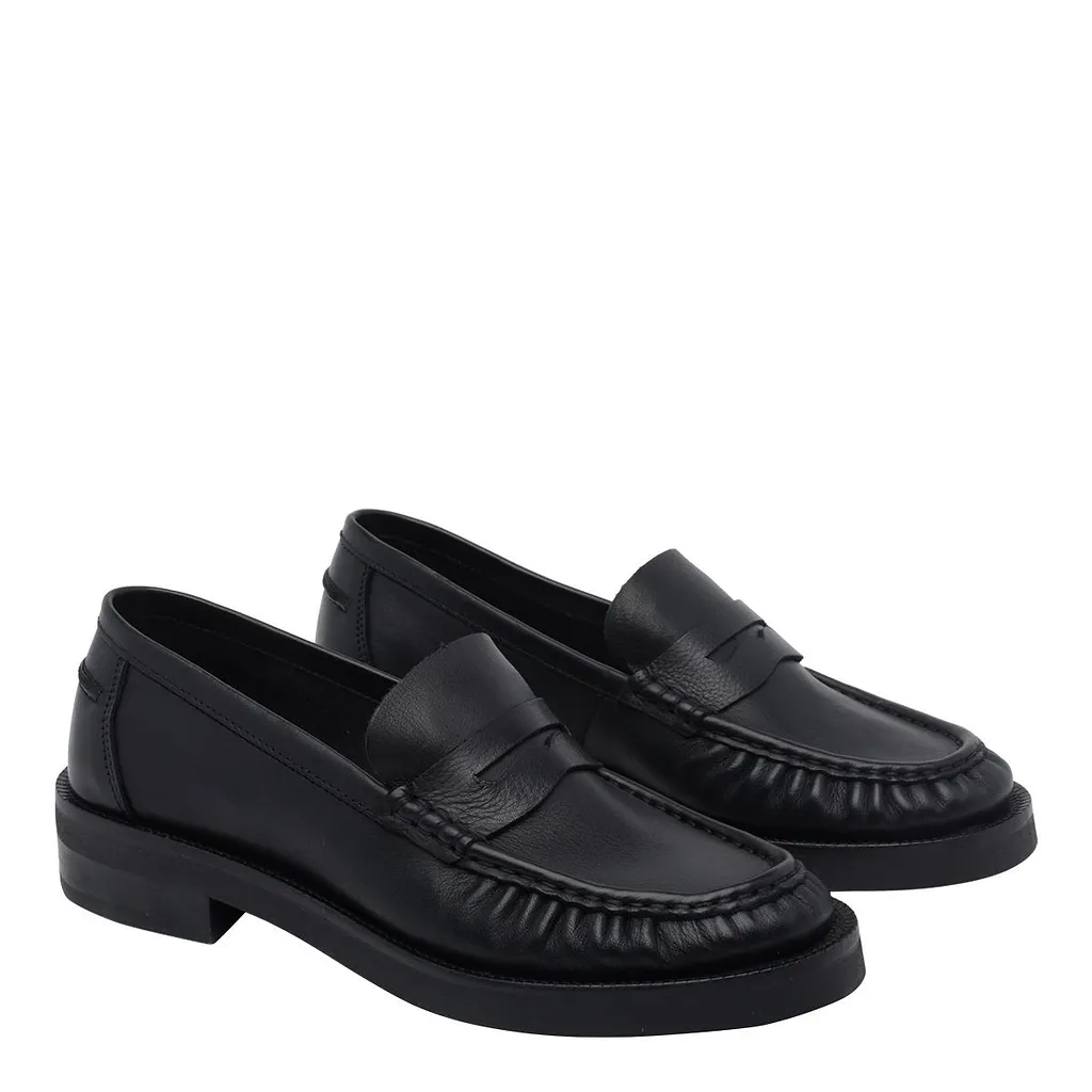 Nadya Penny Flat Shoes
