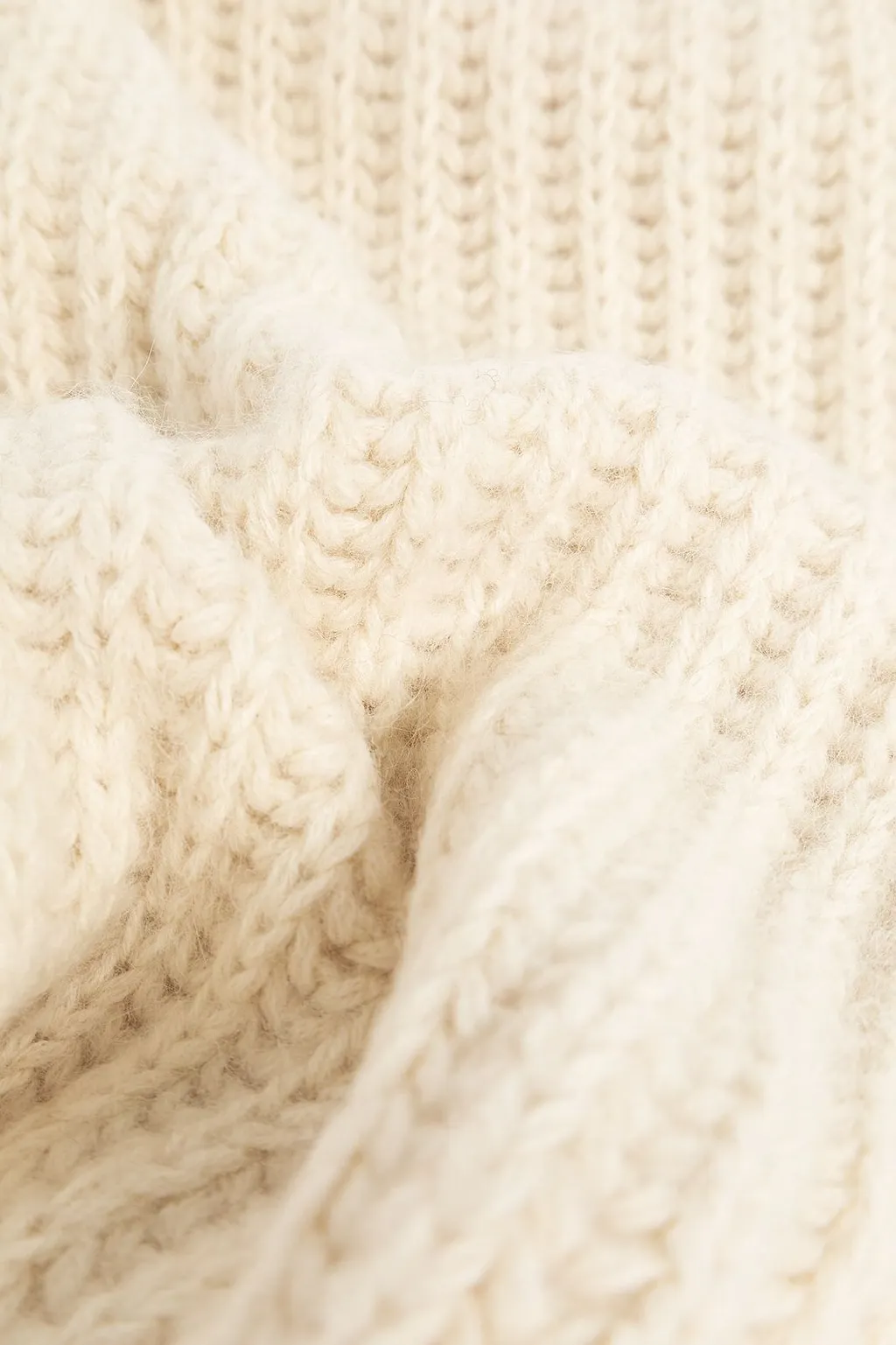 Iro Logo Patch Fluffy Scarf