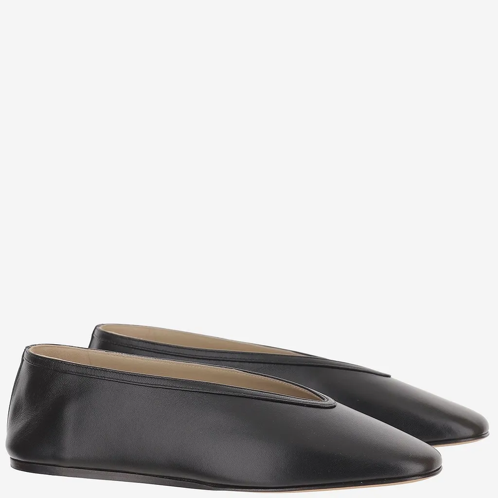 Le Monde Beryl Tapered Toe Leather Flat Shoes
