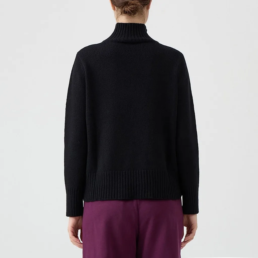 Le Tricot Perugia Ribbed Turtleneck Knitted Sweater