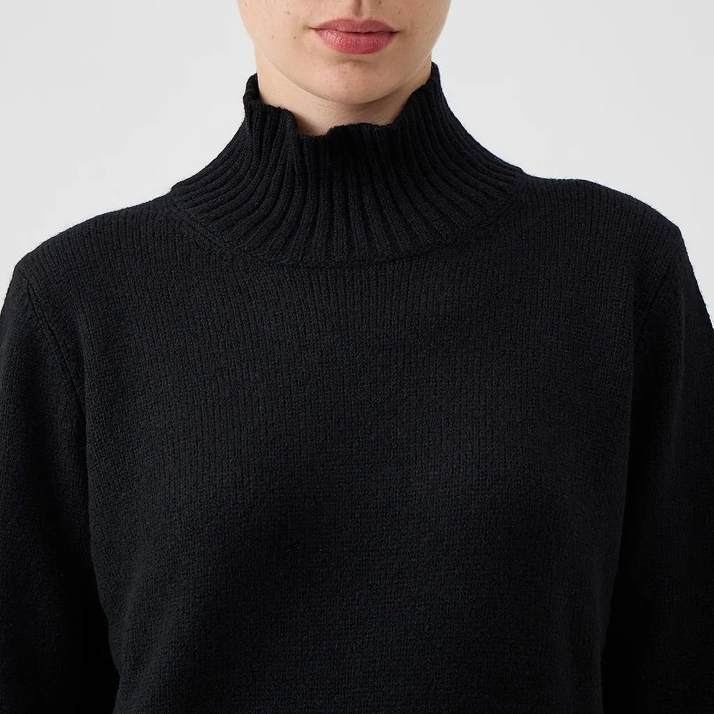Le Tricot Perugia Ribbed Turtleneck Knitted Sweater