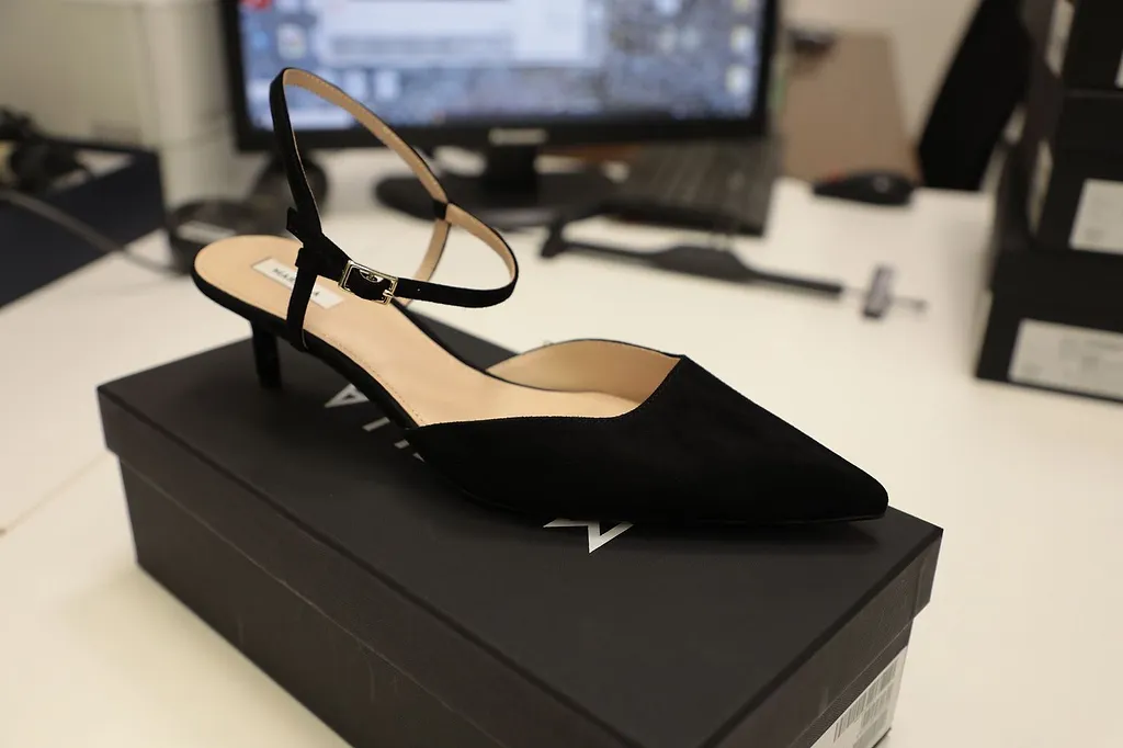 Manila Grace Slingback Kitten Heel Pumps