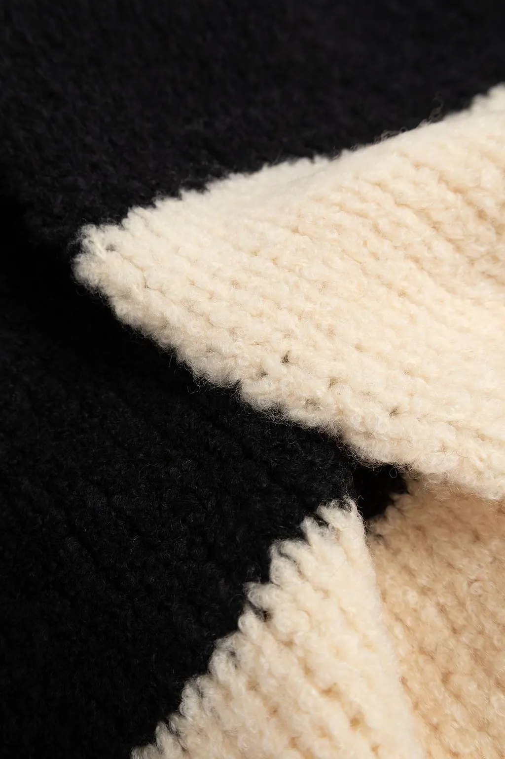 Moncler Logo Patch Ribbed Scarf