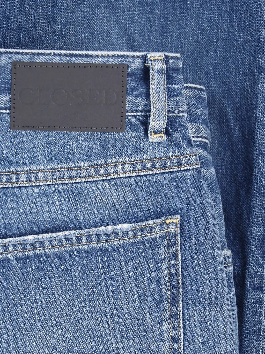 Closed Relaxed Straight-Leg Jeans