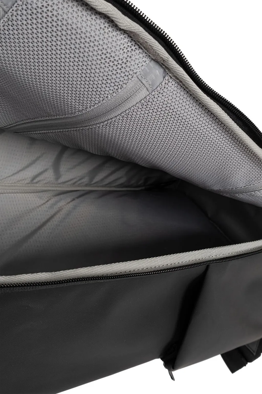 Ramverk 26L Travel Backpack