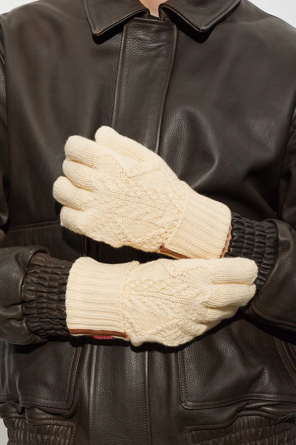 K Inotto Cable-Knit Gloves