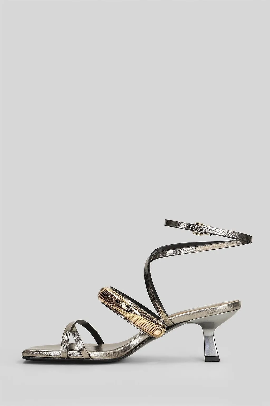 Donnarì Metallic-Effect Kitten Heeled Sandals
