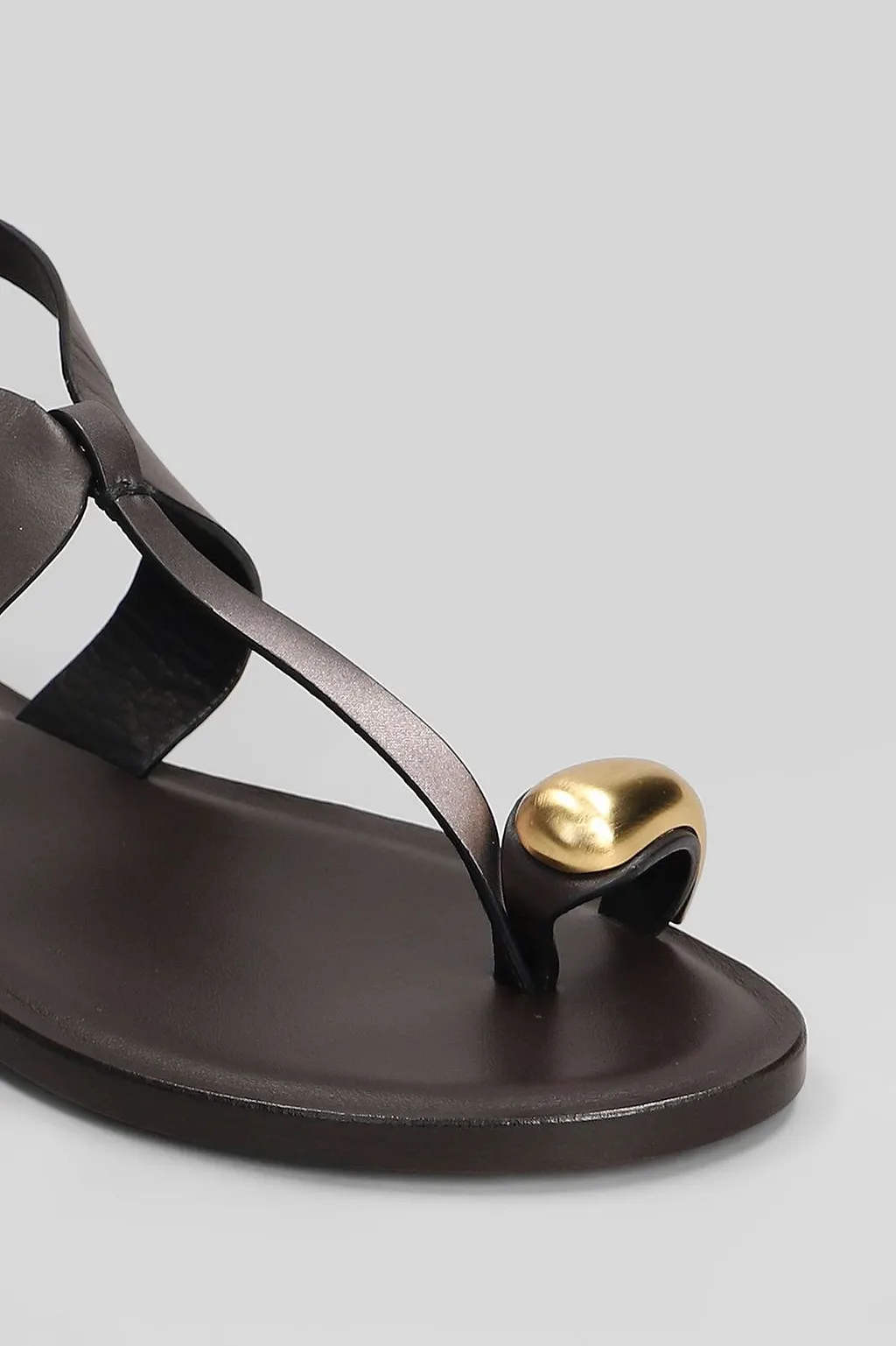 Donnarì Pebble Buckled Flat Sandals
