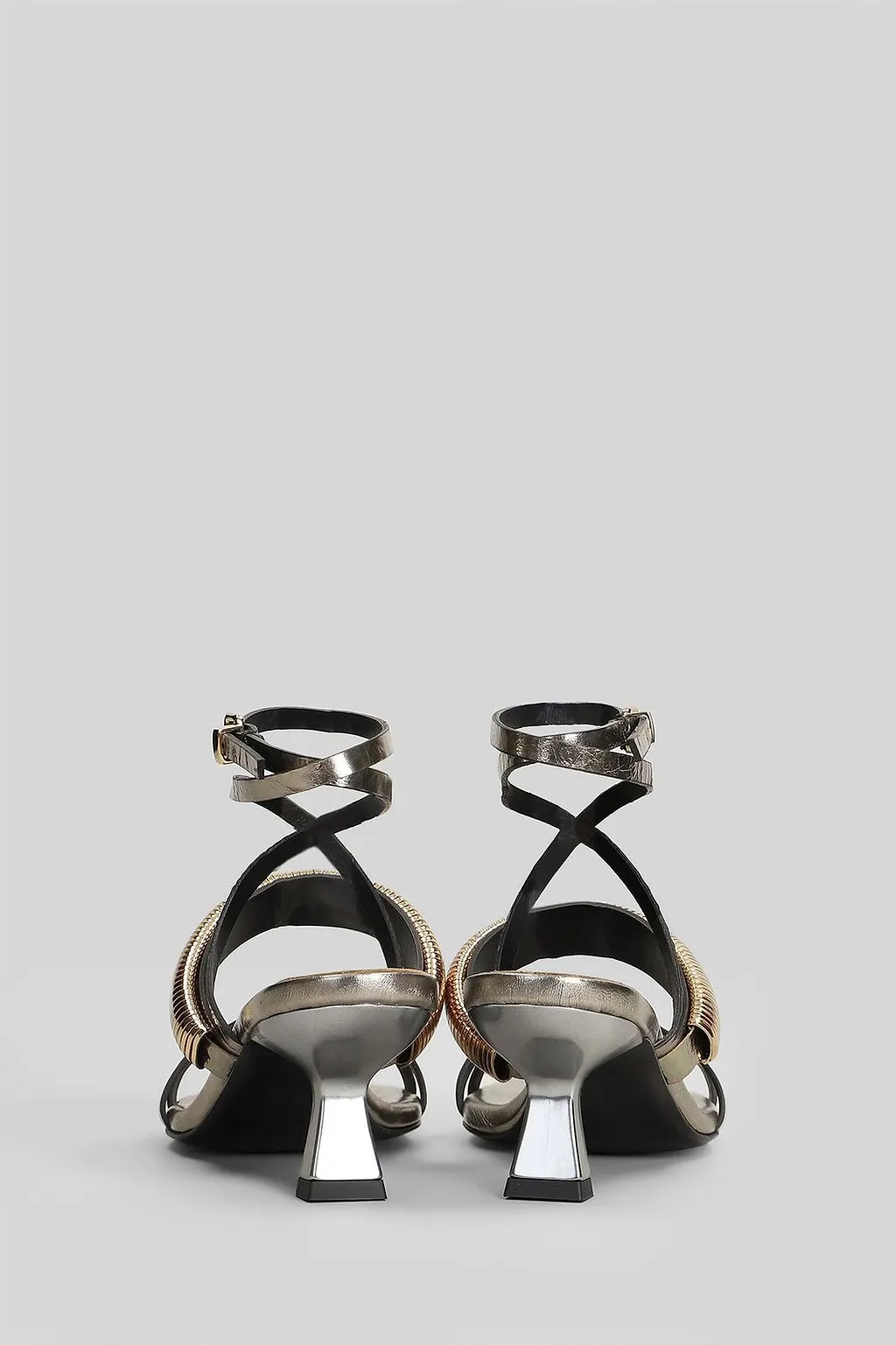 Donnarì Metallic-Effect Kitten Heeled Sandals