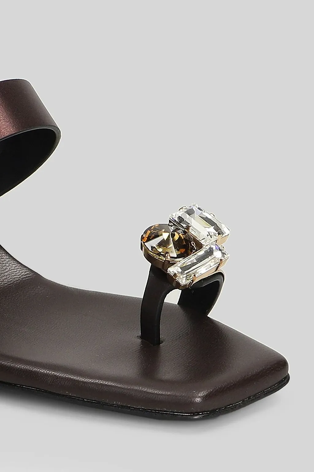 Donnarì Square-Toe Buckled Sandals