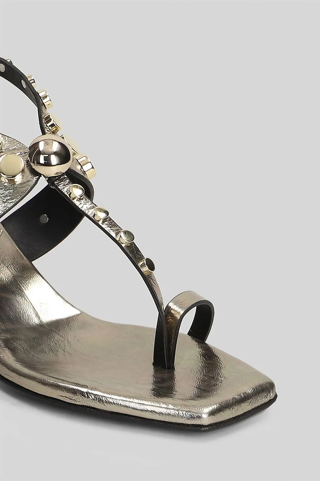 Donnarì Stud Embellished Kitten-Heel Buckled Sandals