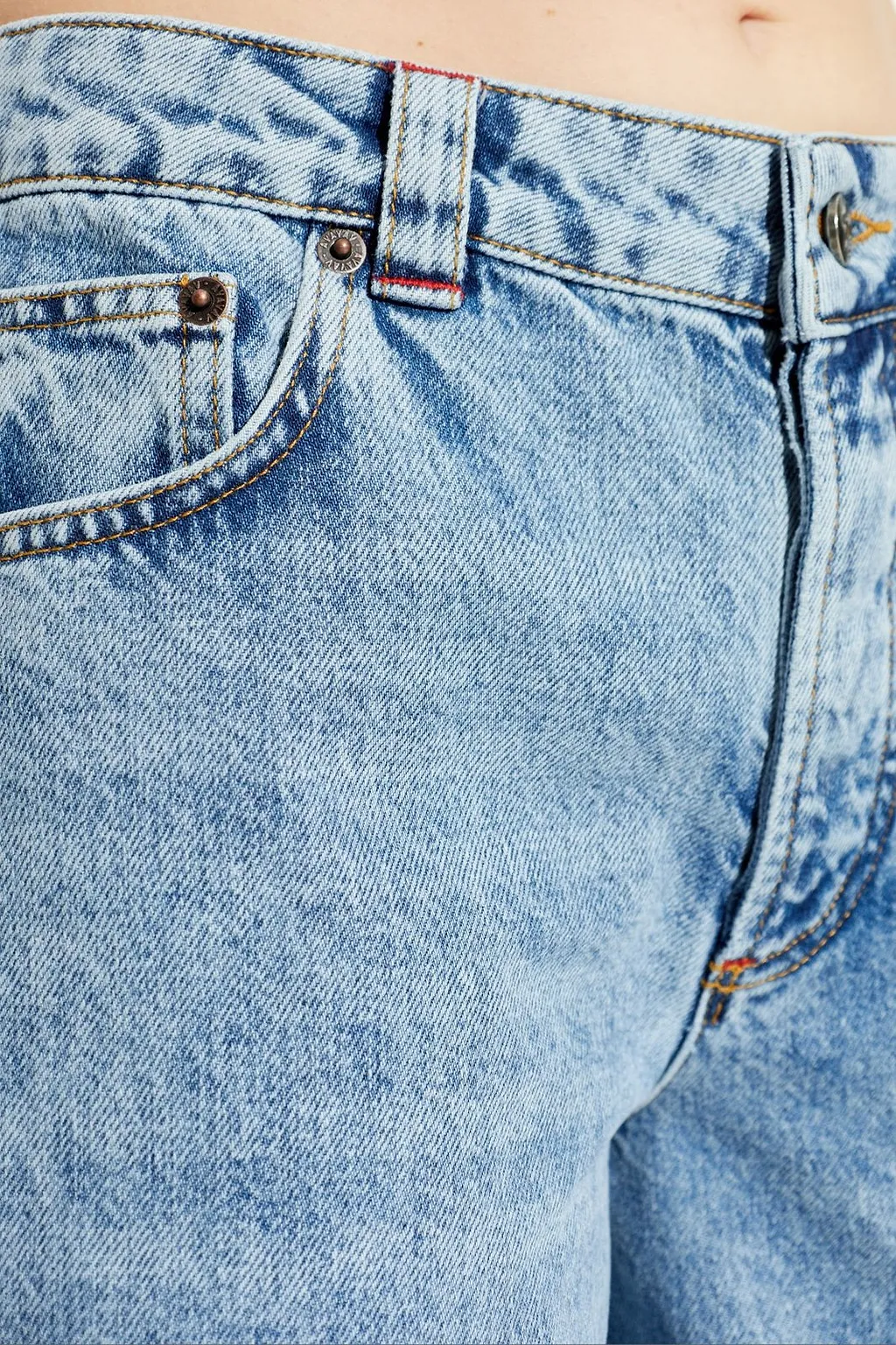 Avavav Straight-Leg Jeans