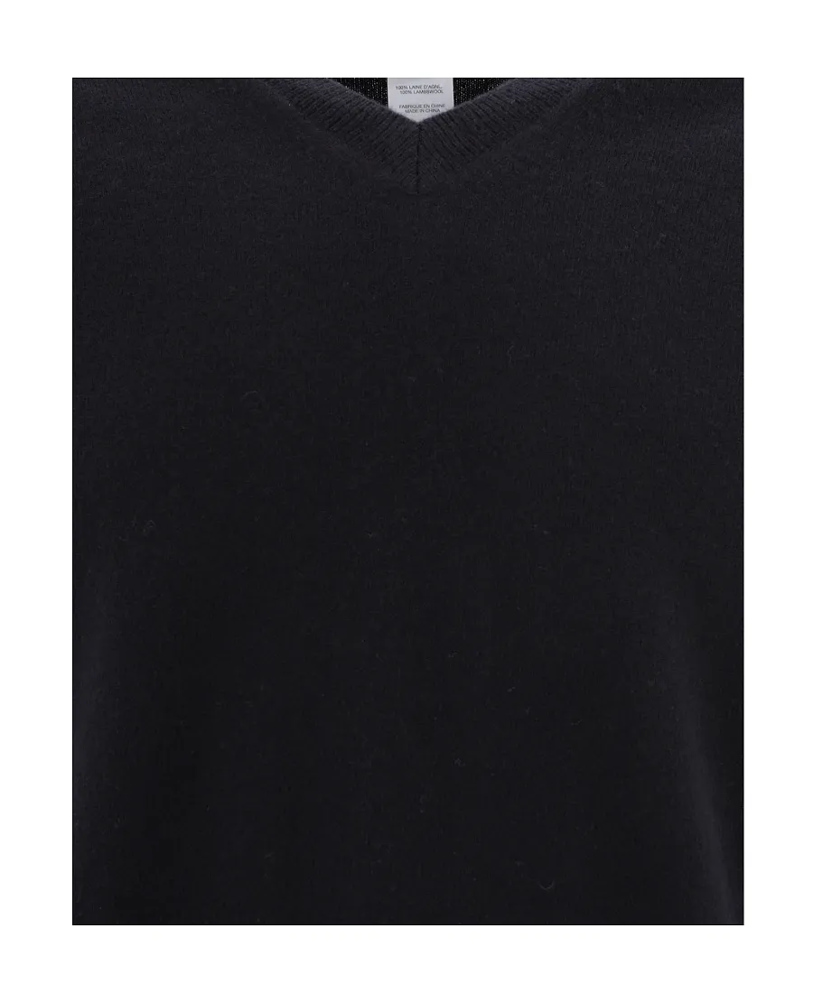 Long-Sleeved V-Neck Pullover