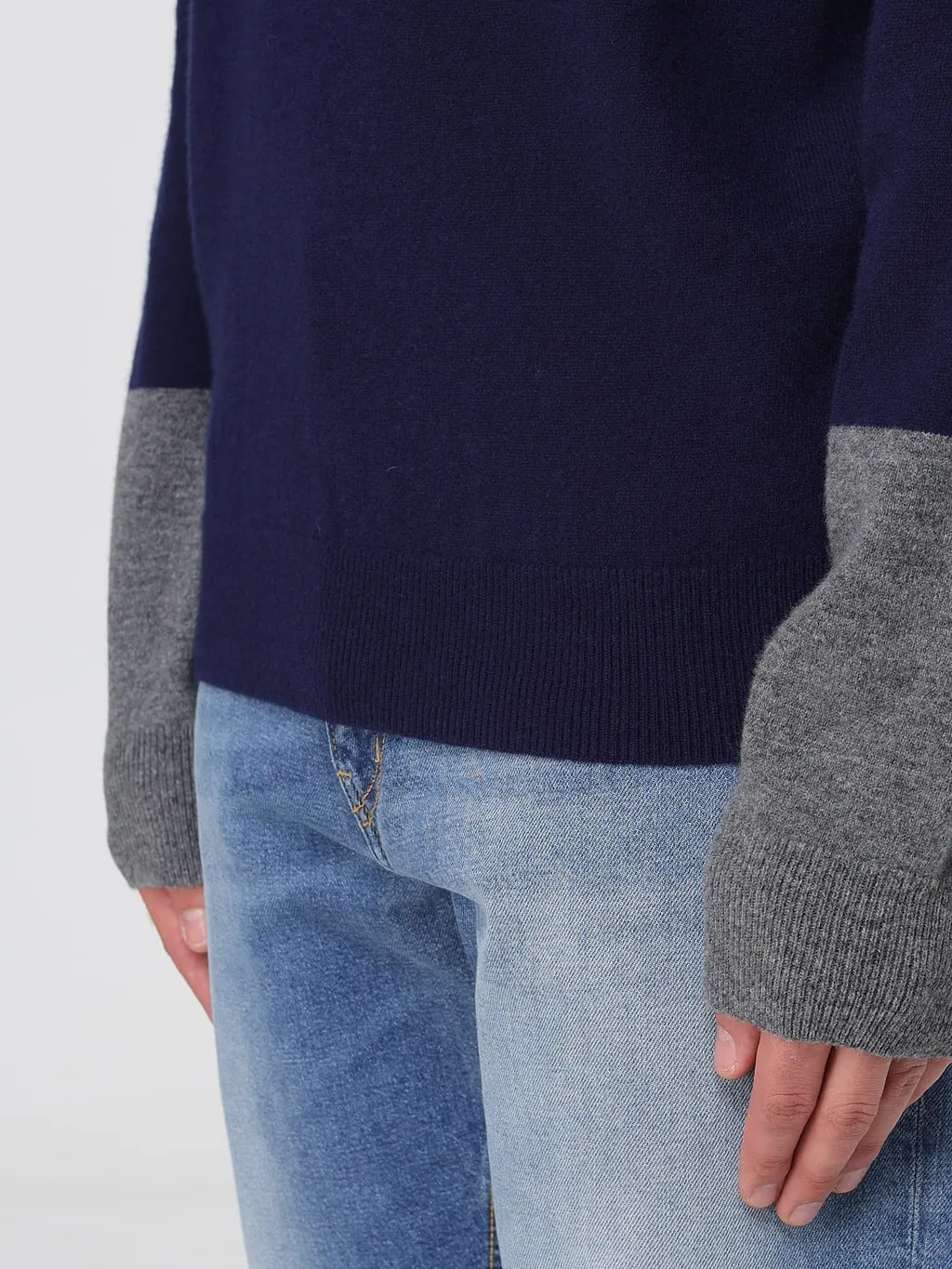Round Neck Long-Sleeved Sweater